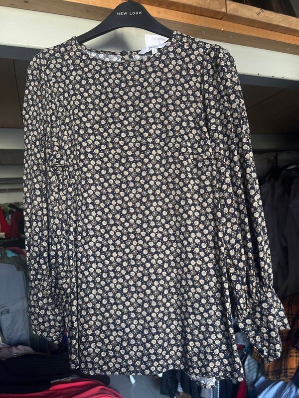 Women tops size 6*