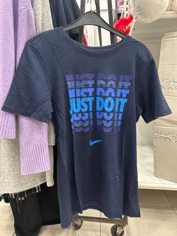 Women or Men Nike T-Shirt - Size S