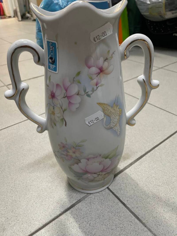 Dual handled amphora-style vase- Vase***