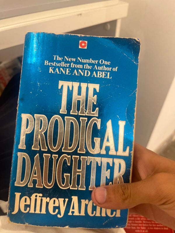 The Prodigal Daughter - Jeffrey archer - Books*