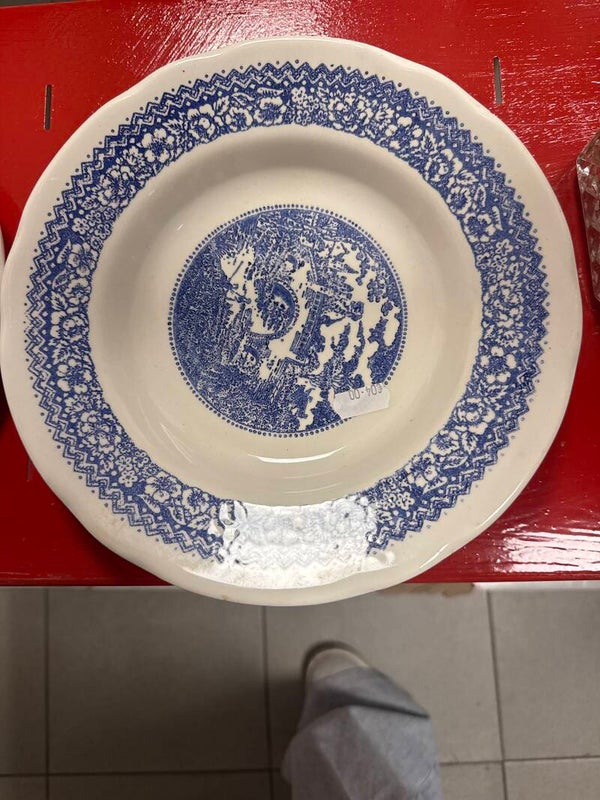White ceramic soup or dessert plate with blue and white transferware - vintage ***