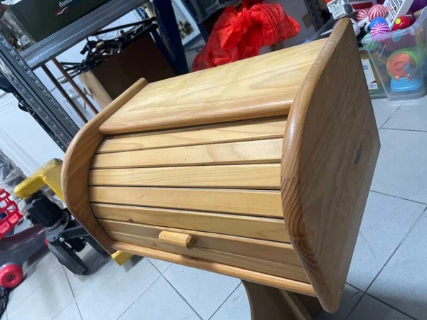 Wooden bread bin- Supplies ***