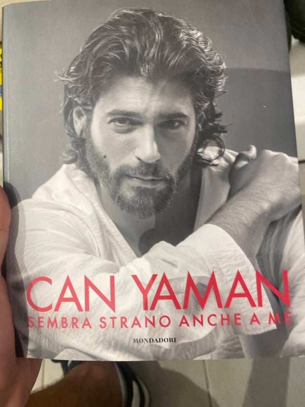 Can Yaman sembra strano anche a me - books*