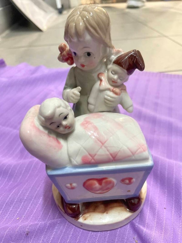 Porcelain Figurine- Decor ***