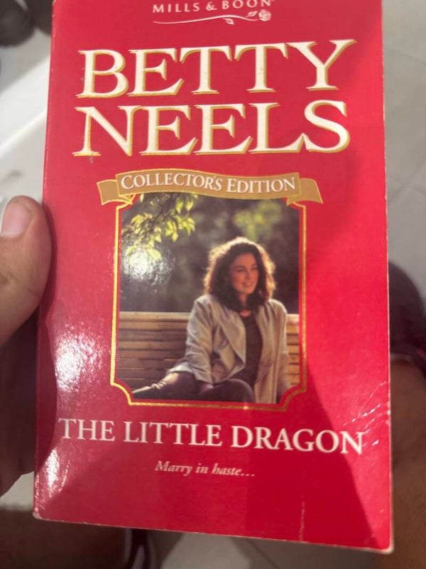 Betty Neels The Little Dragon - books*