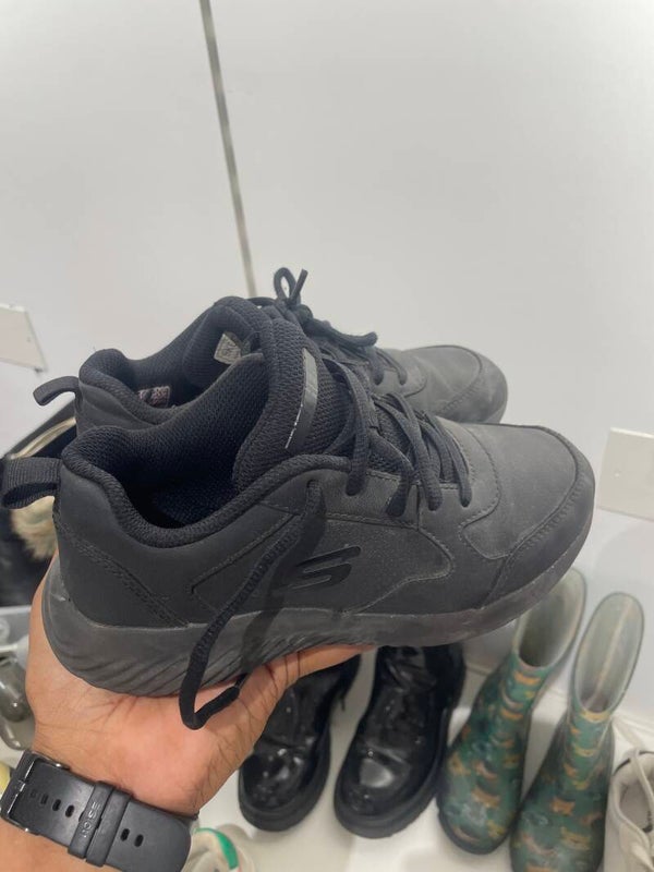 Skechers Men Shoe  - Size 33 ***