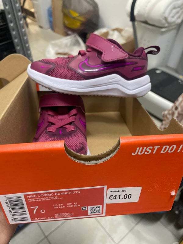 Women Nike Cosmic Runner - Size 7C