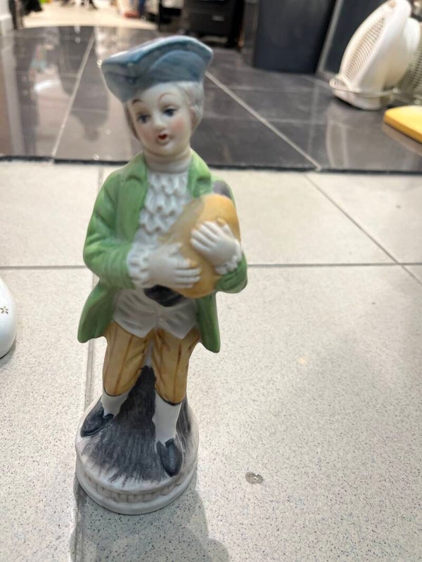 Ceramic Figurine- Decor ***