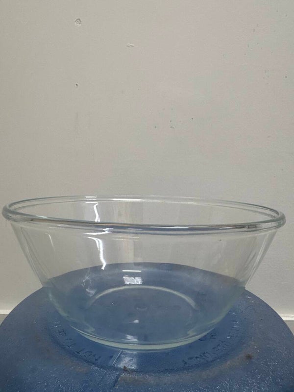 Clear glass mixing bowl- Supplies ***