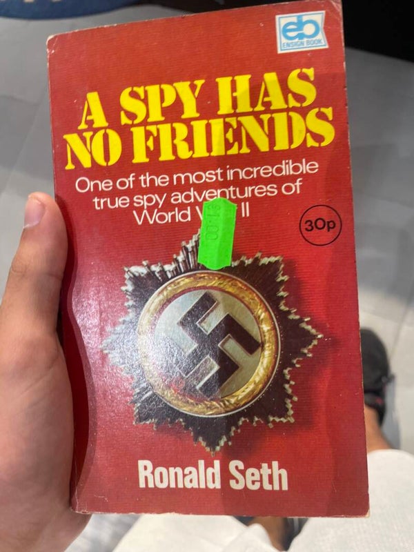 A spy has no friends - books*