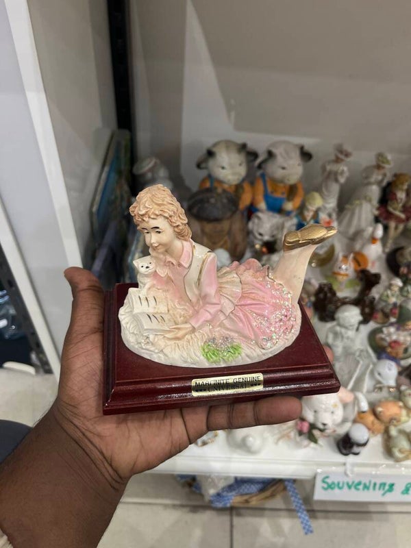 Decorative marfinite figurine- figurine***