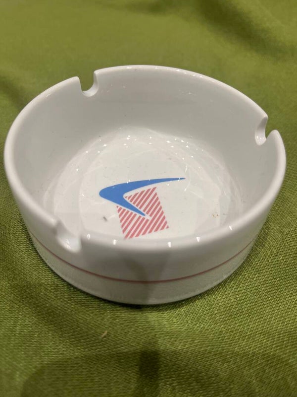 Ashtray ***