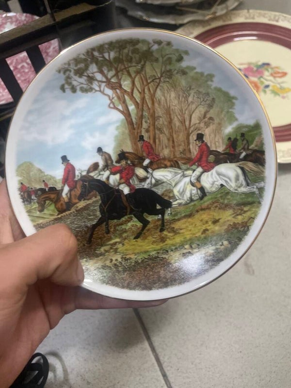 English Hunt Collector’s Plate - Decor