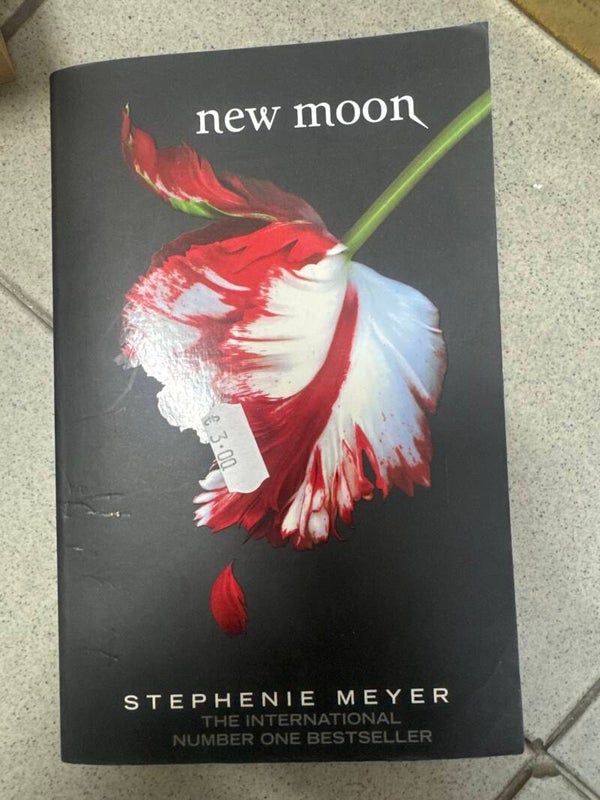 New Moon - Books***