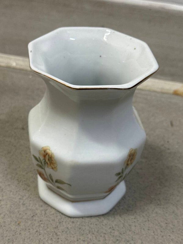 Porcelain vase- Vase ***