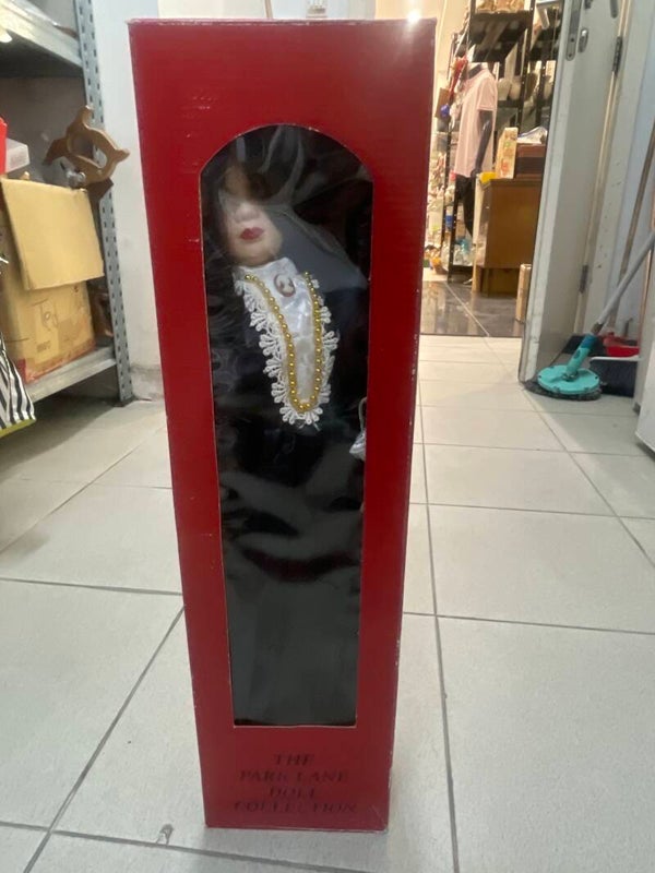 Vintage porcelain doll- collectible ***