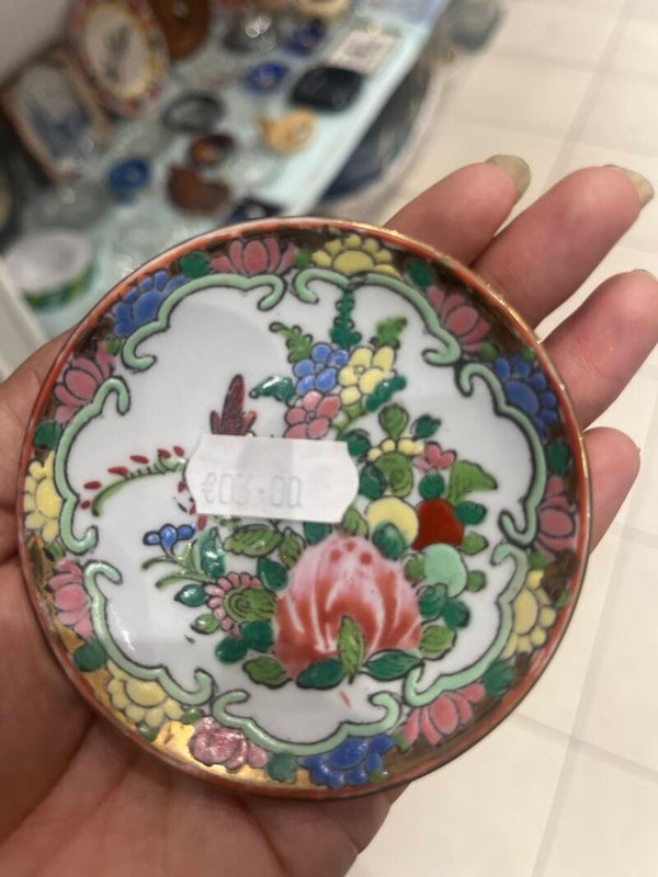 Famille Rose Porcelain Plate - Decor