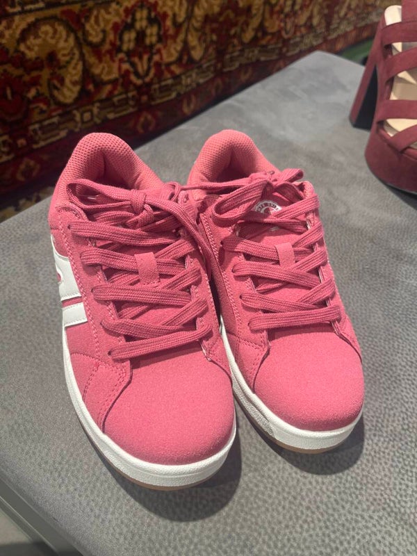 Women’s Sneaker - Size 33***