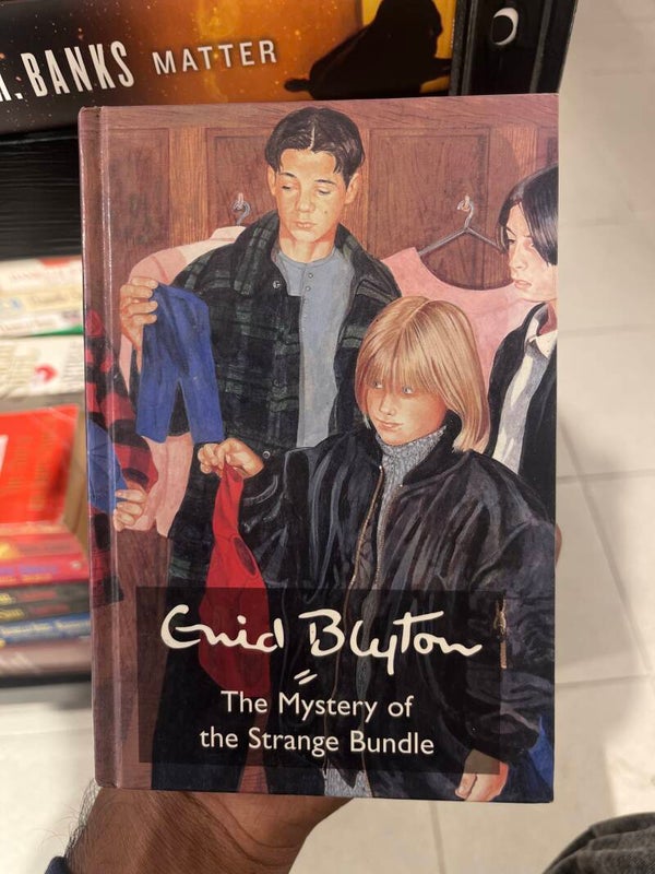 The Mystery of The Strange Bundle - Books