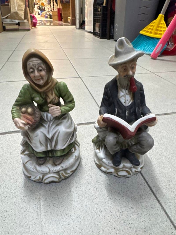 Elderly couple ceramic figurines- Figurines ***