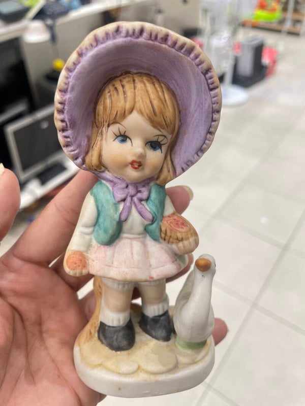 Girl With Duck - Figurines