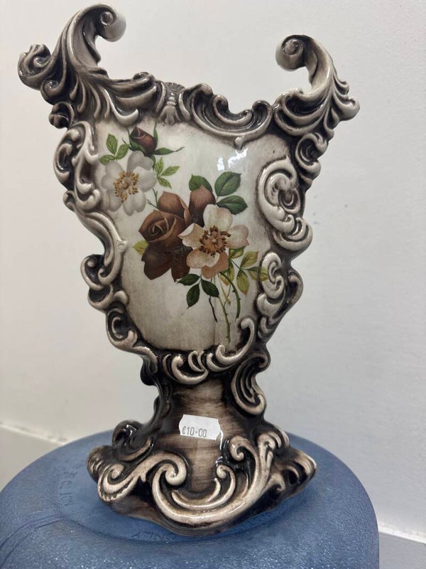 Capodimonte style porcelain vase- Vase***
