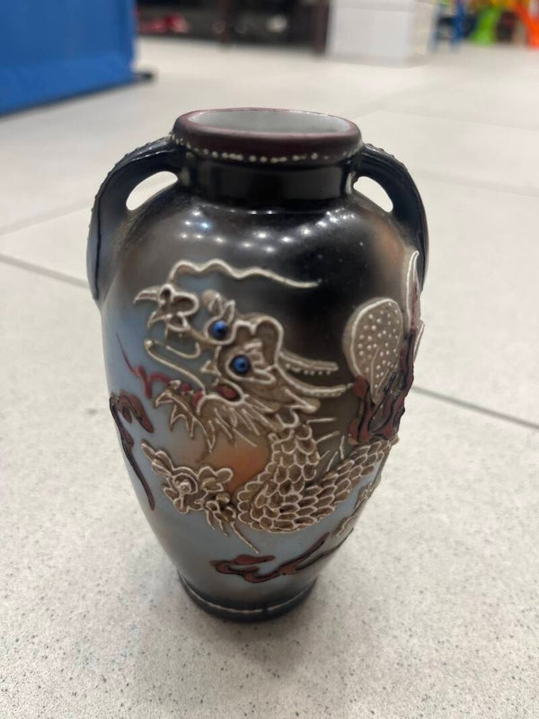 Japanese Dragon Vase-Decor*