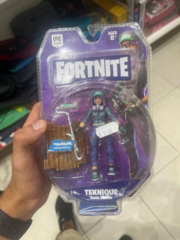 Brand new Fortnite action figure - toys*