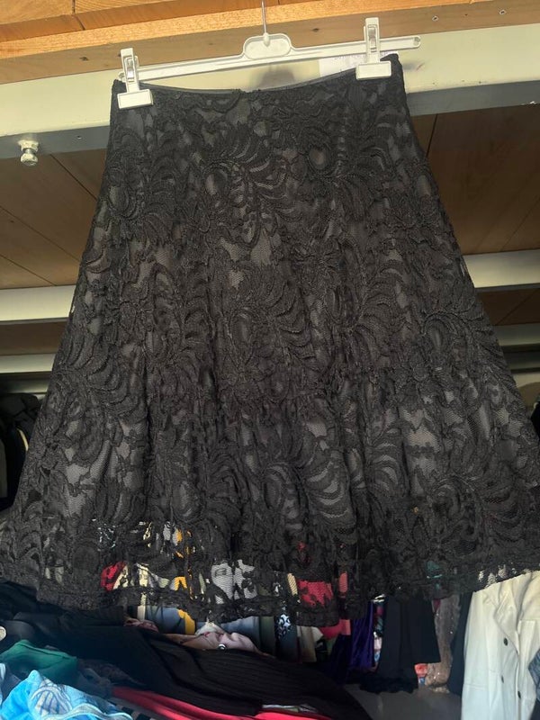 Women skirt size 34