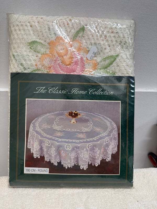Round Lace Tablecloth - Linens**