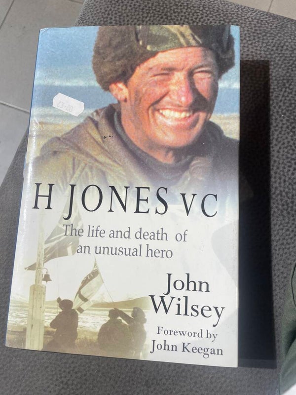 The Life & Death Of An Unusual Hero By H Jones Vic - Books