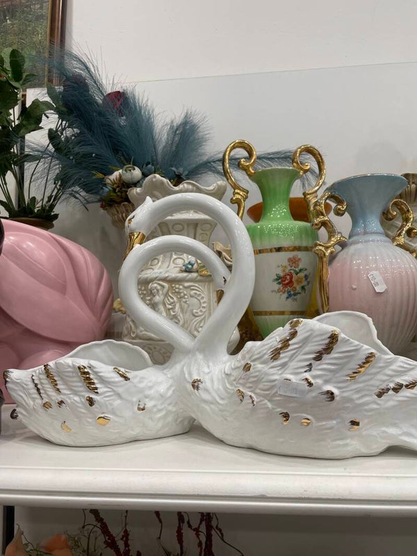 Pair of Travalgar Swans - Figurines