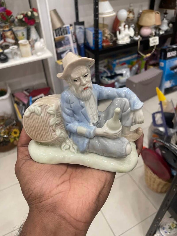 vintage porcelain figurine***