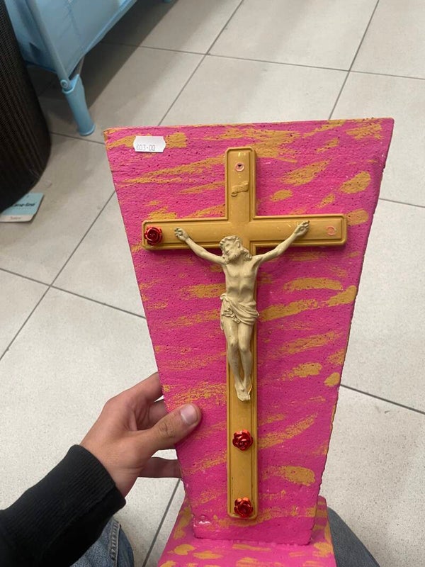 Jesus on cross figurine - Religious*