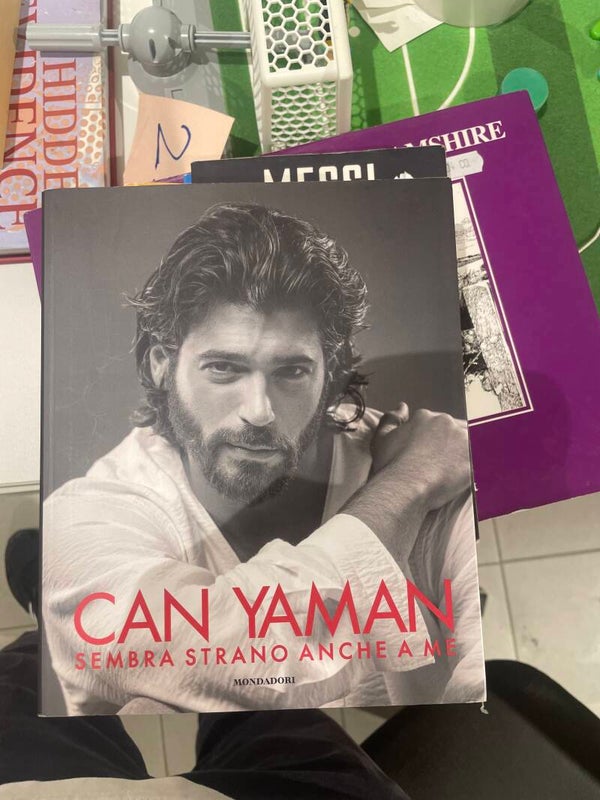 Can Yaman sembra strano anche a me  - books*