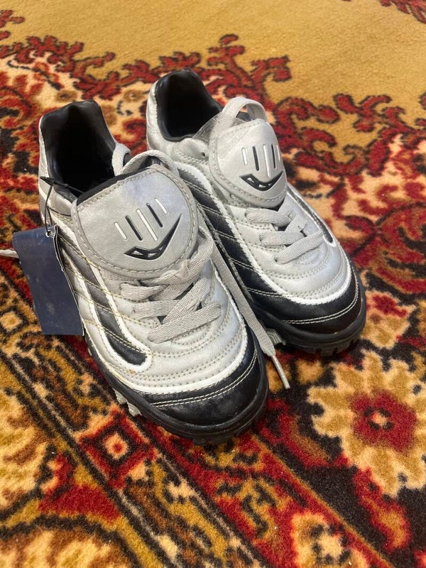 Infants Sports Shoes - New - Size 33