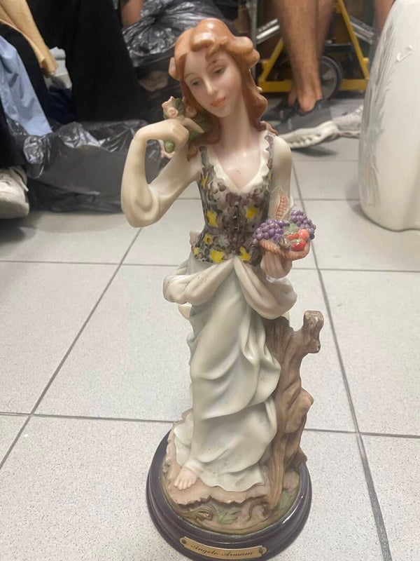Woman  Figurine - collectibles*