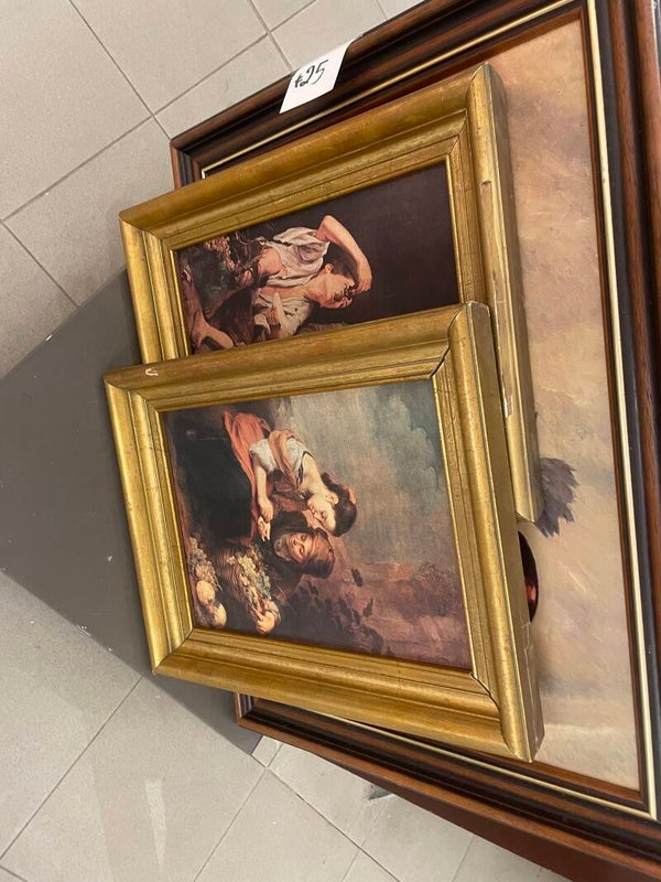 2 Golden Wooden Frames With Classic Photos - Frames