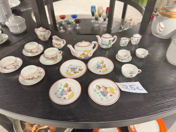 Fine Porcelain Tea Set - Decor
