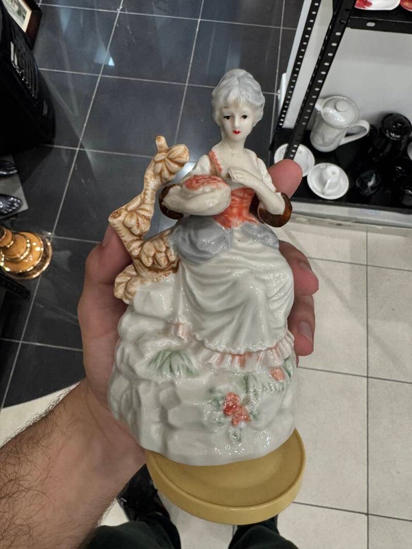 Porcelain Retro Lady - Figurines
