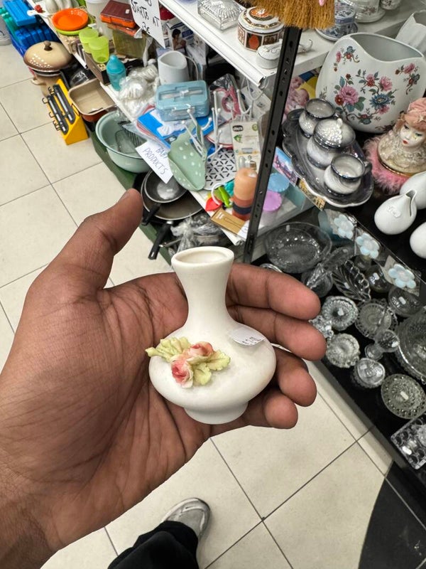 Vintage Bud Vase - Decor***