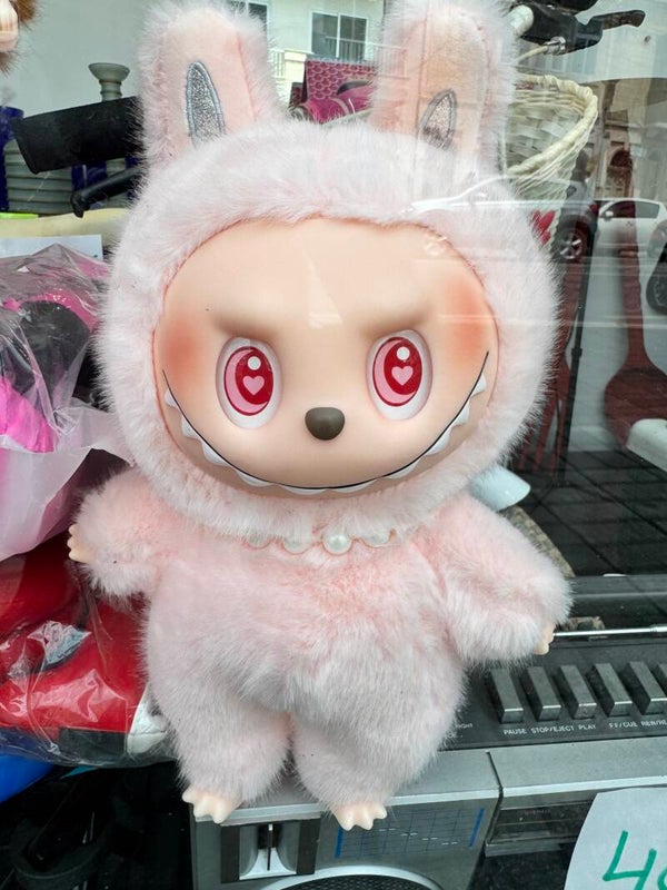 Giant Labubu - Collectibles