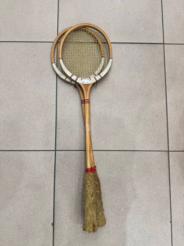 Badminton Rackets - Sports ***