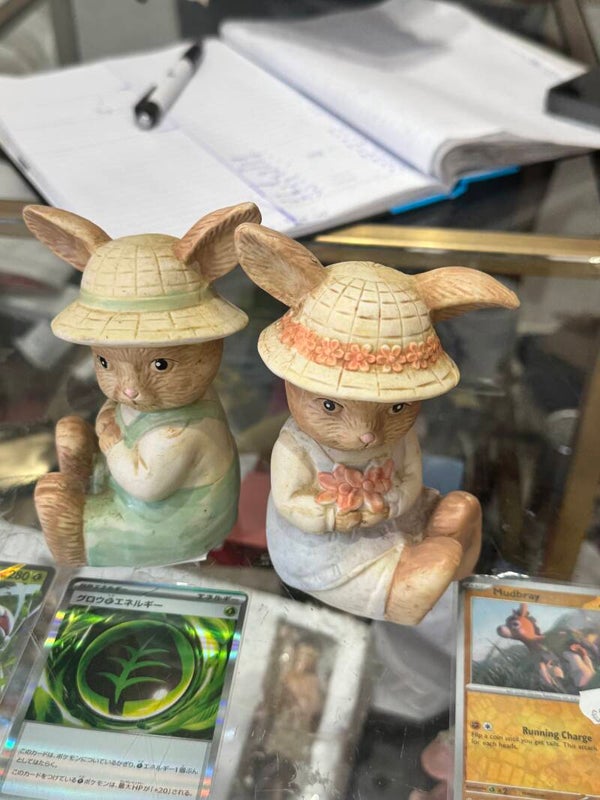 Bunny couple statue - €2 each or €3 both - decor*