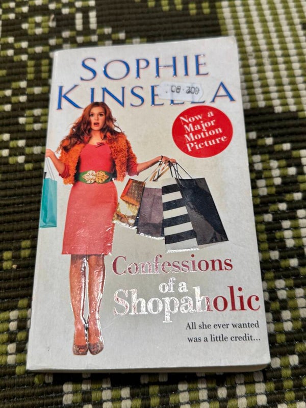 Confessions of a shopaholic - books*