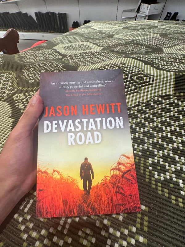 Jason Hewitt Devastation road - books*