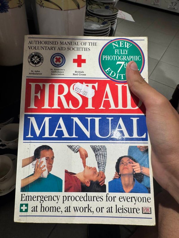 First Aid Manual - books*