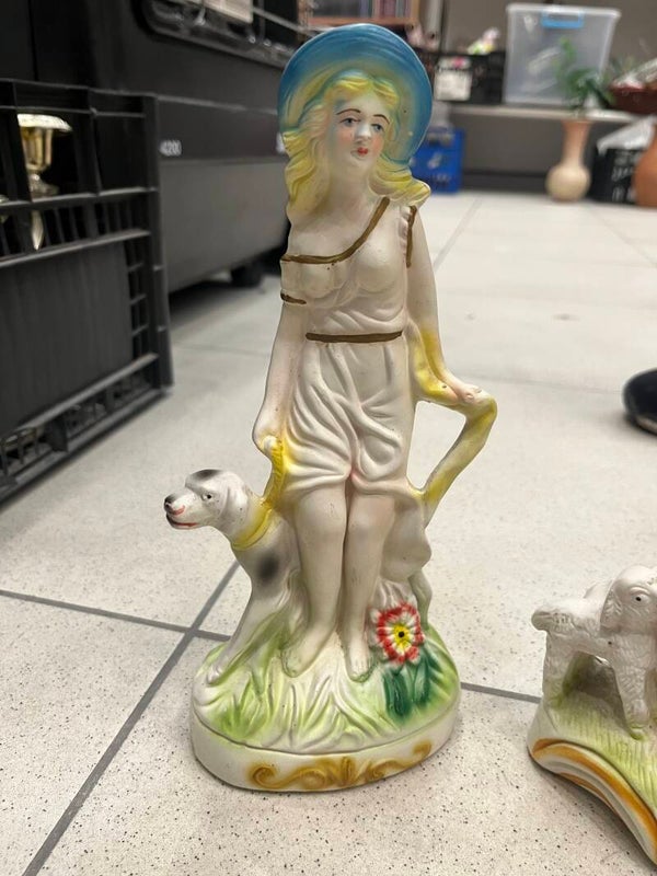 Staffordshire Porcelain Lady - Figurines