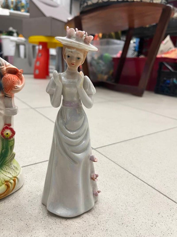 Porcelain Royal Girl - Figurines