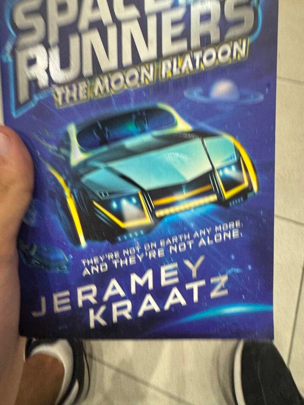 Space Runners The moon platoon - books*